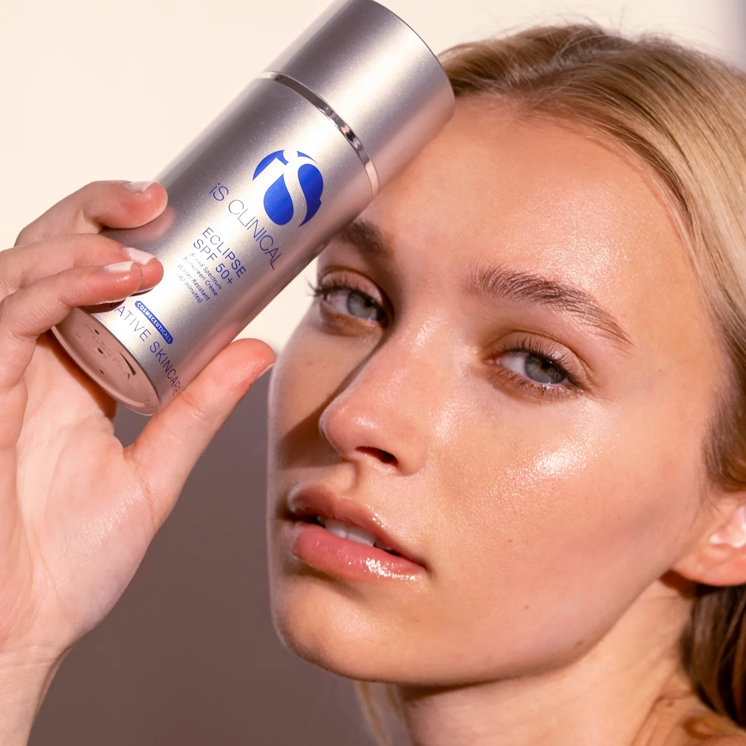 iS Clinical | Eclipse SPF50+ PerfecTint Beige 100g - Image 3